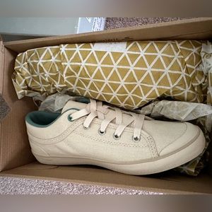 Brand new Teva Freewheel Natural Canvas Low Top Sneakers Great Condition Size 8
